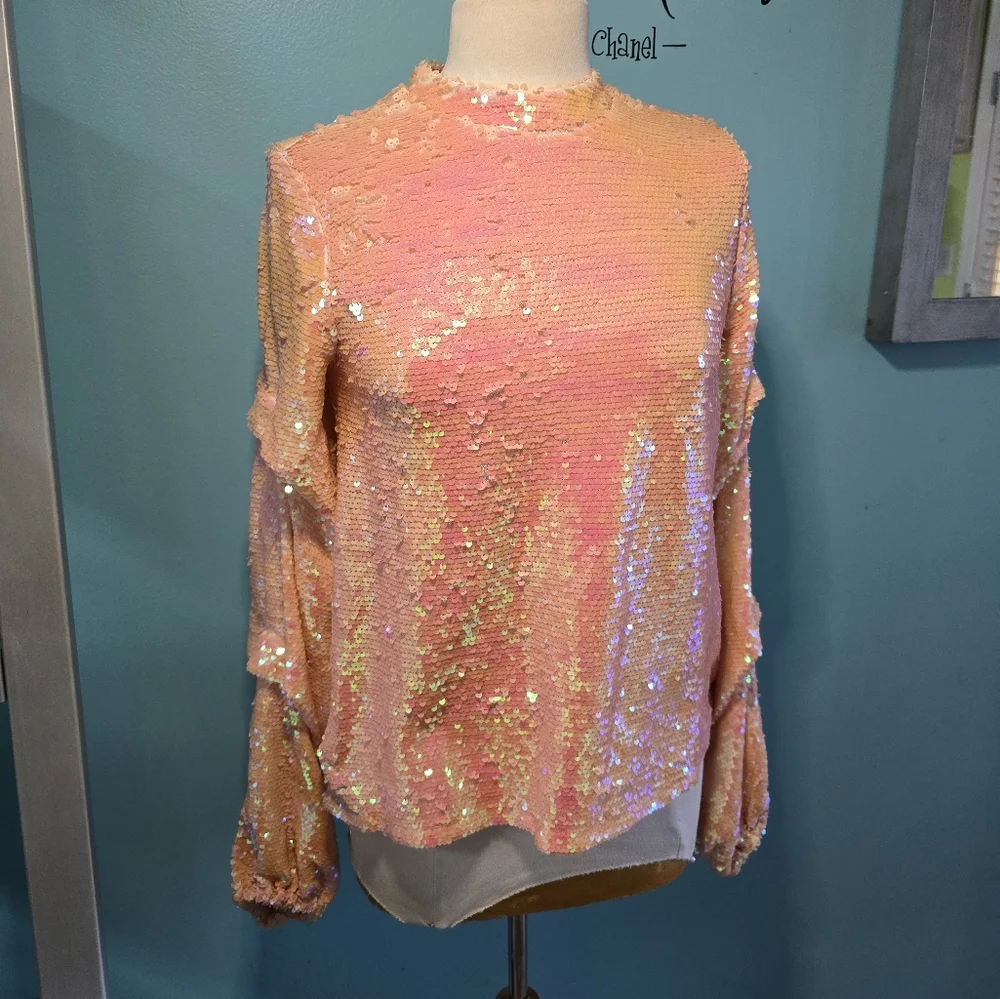 What a Fun and Sparkly Pink Sequin Top - Picture 2 of 4